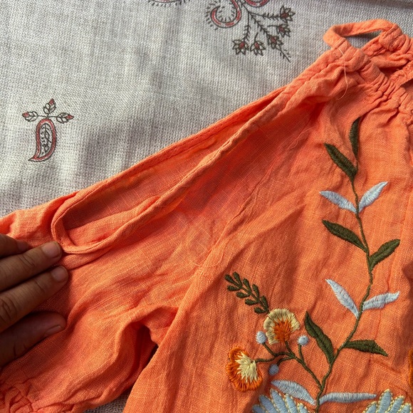 Beautiful coldshoulders top - Picture 3 of 3